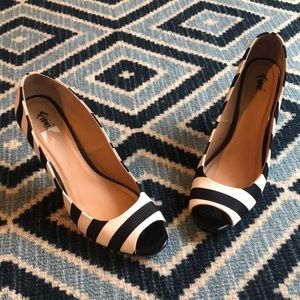 Fioni Black and White Heels